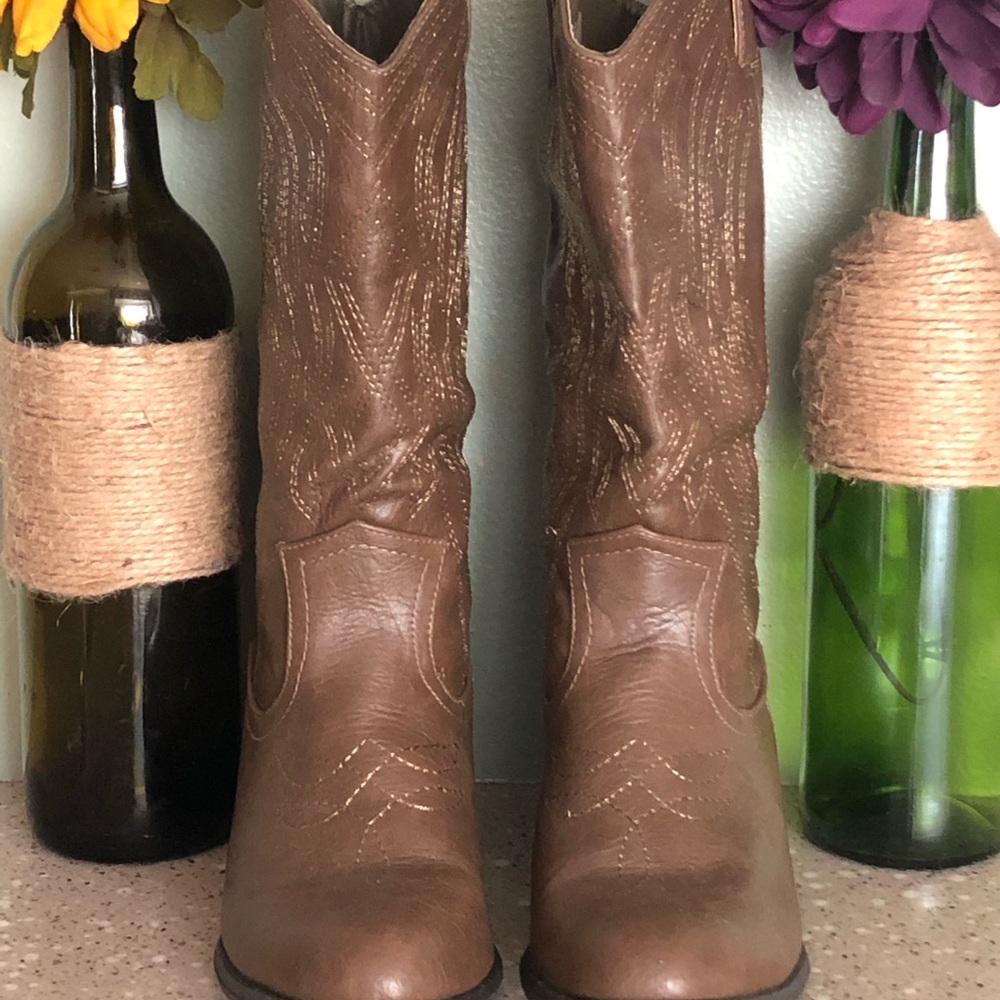 Size 6.5 Beige/Tan cowgirl boots